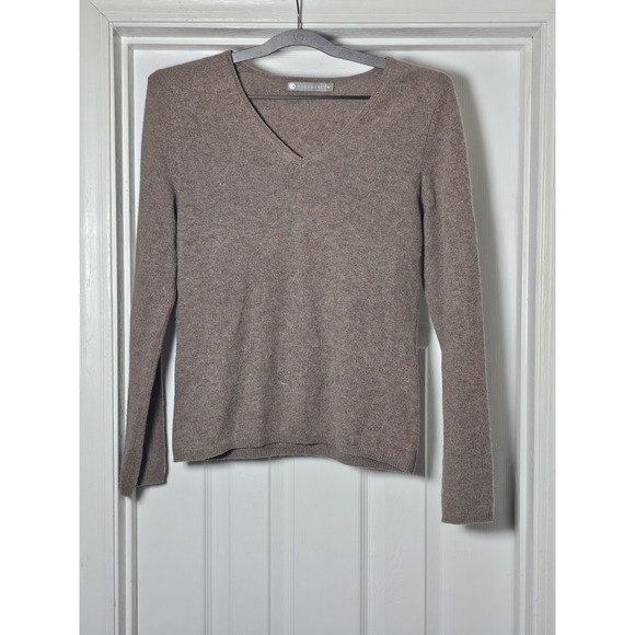 InCashmere Sweater Women's Medium  V Neck Long Sleeve Classic Taupe Brown - Picture 1 of 4